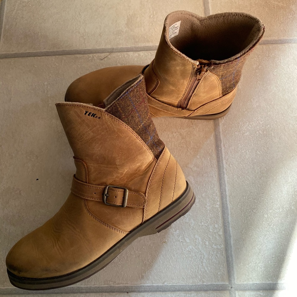LLBEAN leather booties w plaid wool detail. 8wide